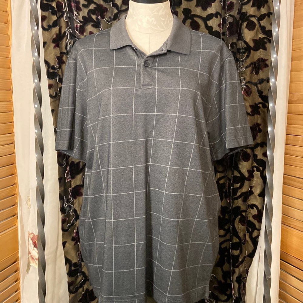 Van Heusen short sleeve polo. Grey, Size L